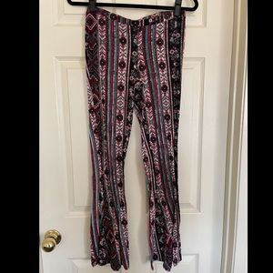 Tilly’s Aztec print yoga pant